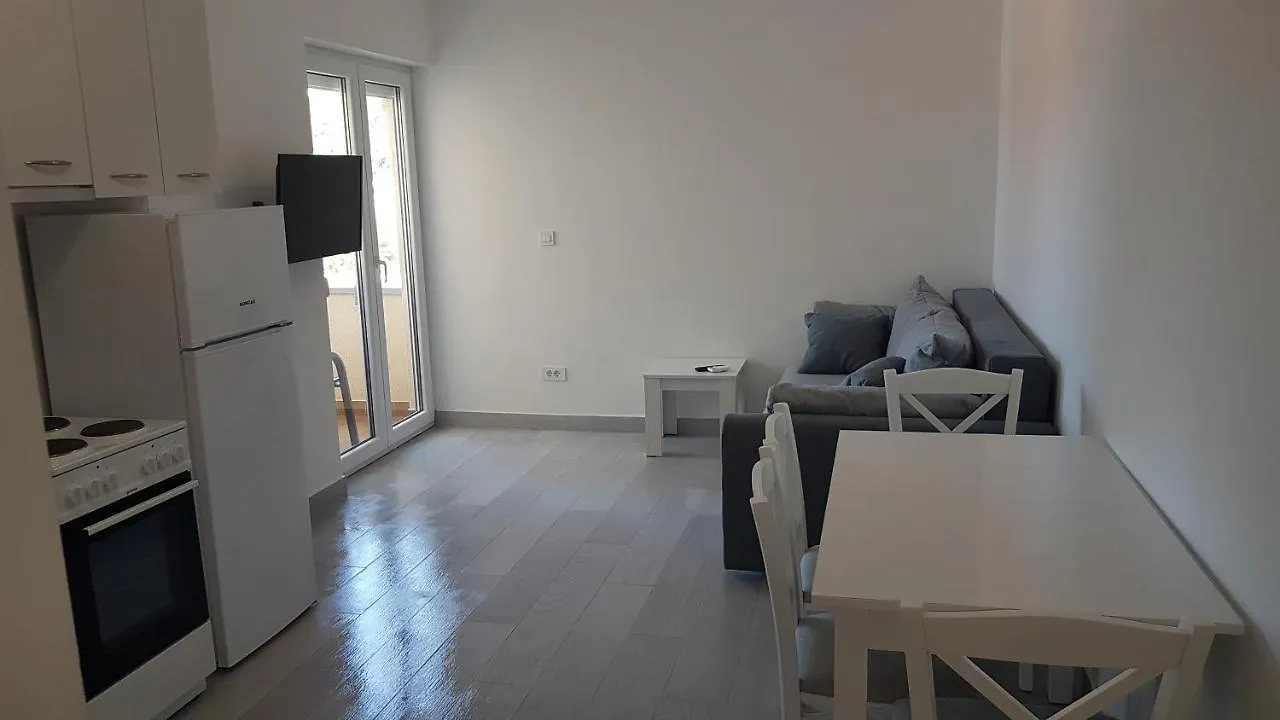 Apartments Ivanica Palit