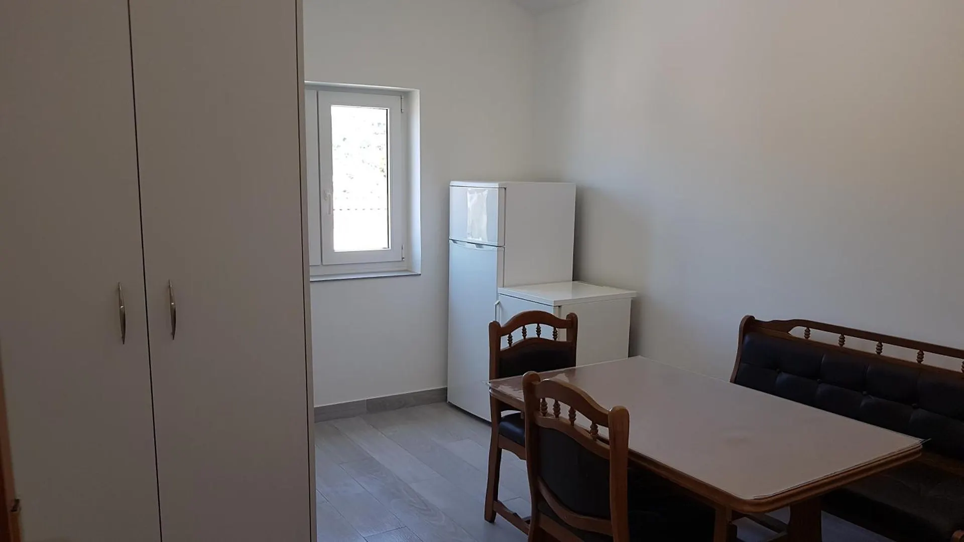 Apartments Ivanica Palit